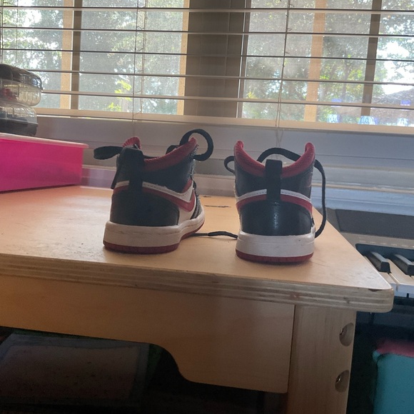 KIDS NIKE JORDANS SIZE 6C! - Picture 3 of 4